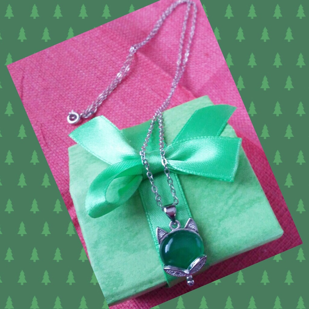 Silver Fox Necklace w/Jade Stone